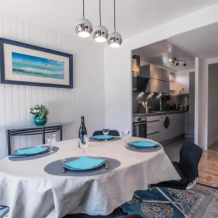 Clos Du Savoy Apartment *